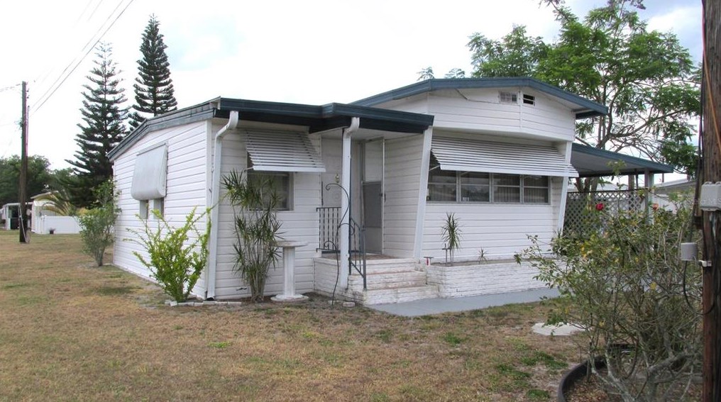 1611 Blue Lake Dr, Lakeland, FL 33801