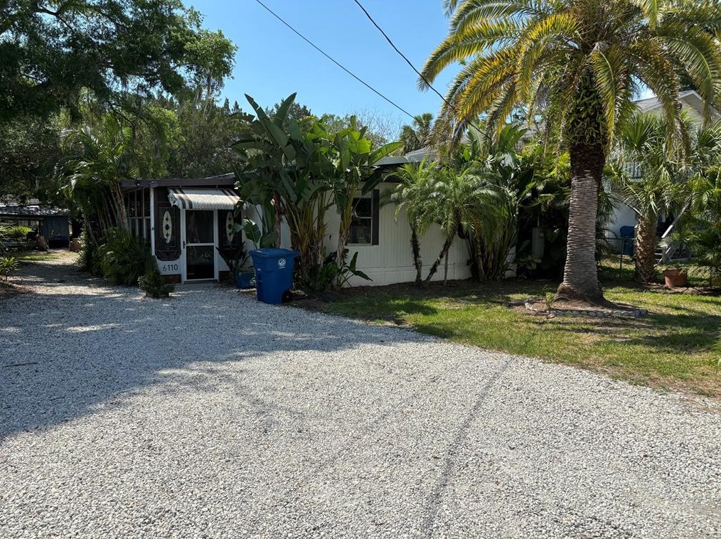 6110 Island Dr, Brooksville, FL 34607-1345