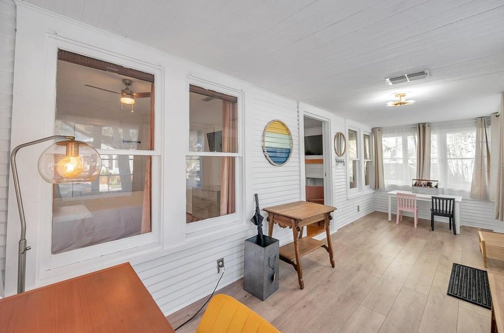 216 Woodlawn Ave, Tampa, FL 33603-5637