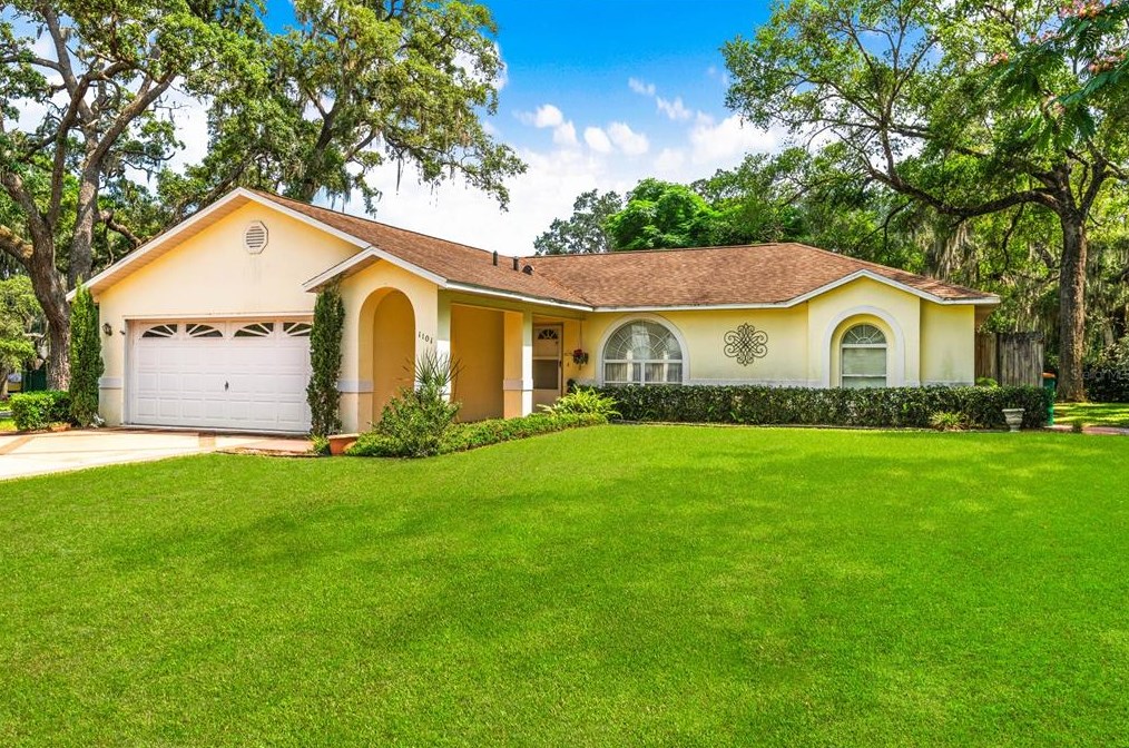 1101 W Bloomfield Dr, Inverness, FL 34453