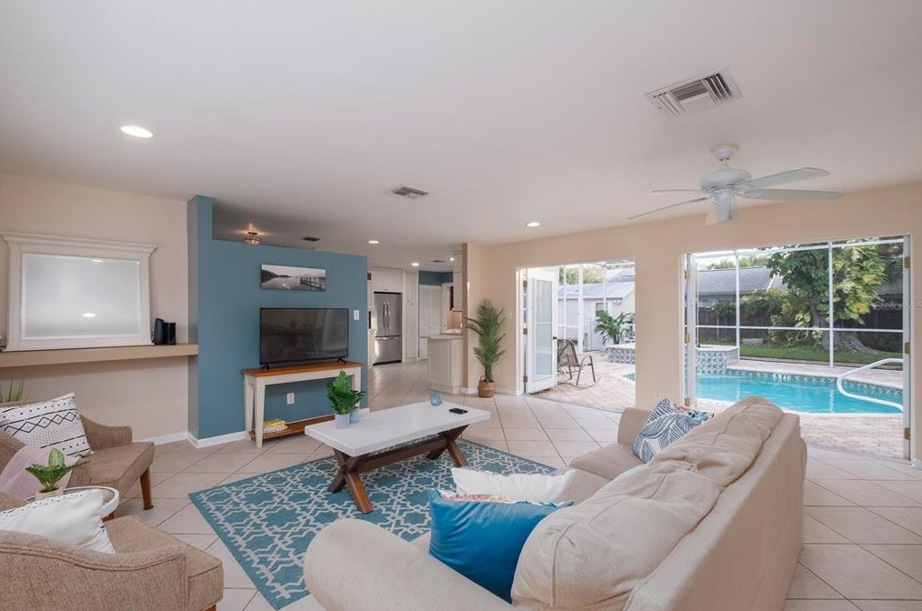 5620 29th Ave, Saint Petersburg, FL 33707-5268