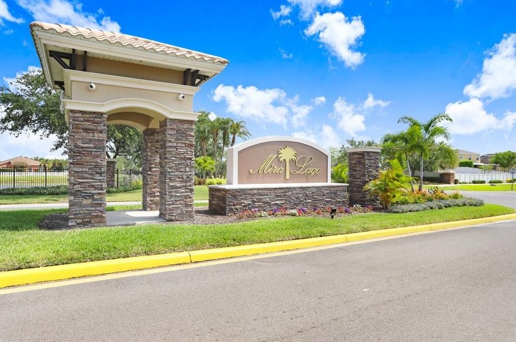 1841 Mira Lago Cir, Ruskin, FL 33570-3207