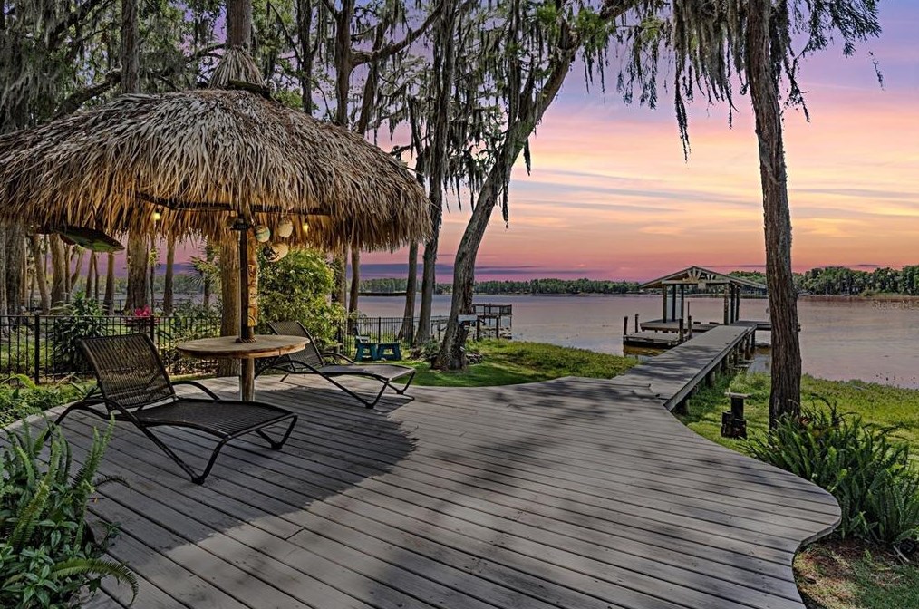 21820 Shamu Dr, Land O Lakes, FL 34639-3402