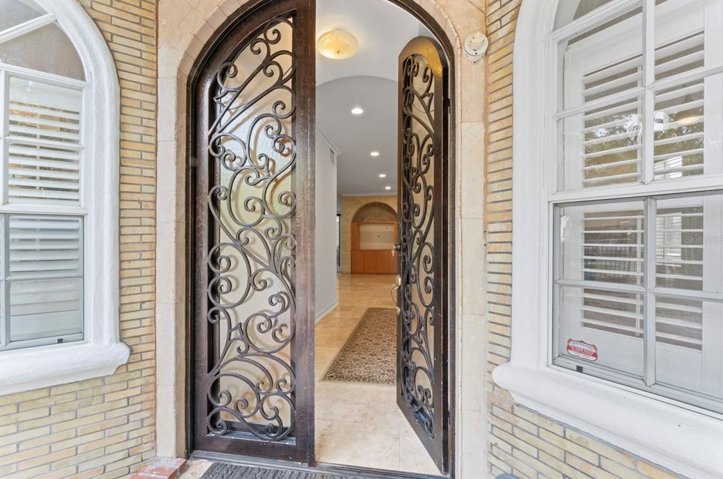 1102 Moody Ave, Tampa FL  33629-4725 exterior