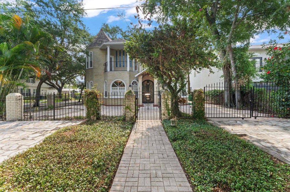 1102 Moody Ave, Tampa FL  33629-4725 exterior