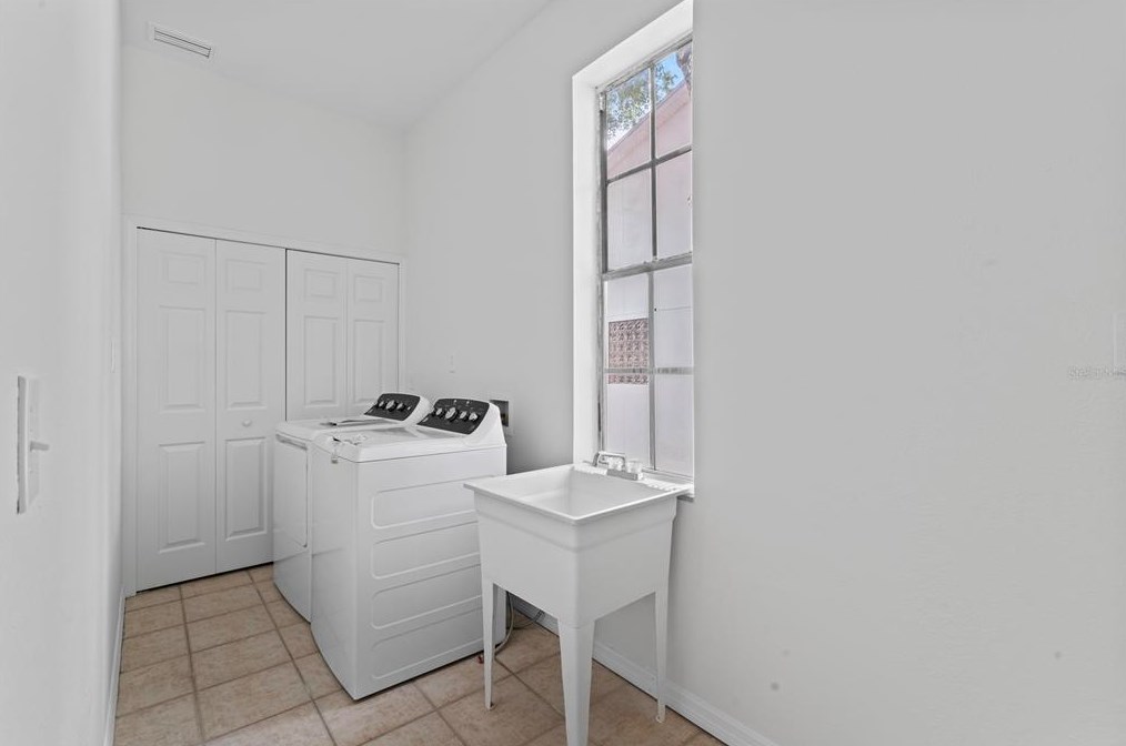 1102 Moody Ave, Tampa FL  33629-4725 exterior