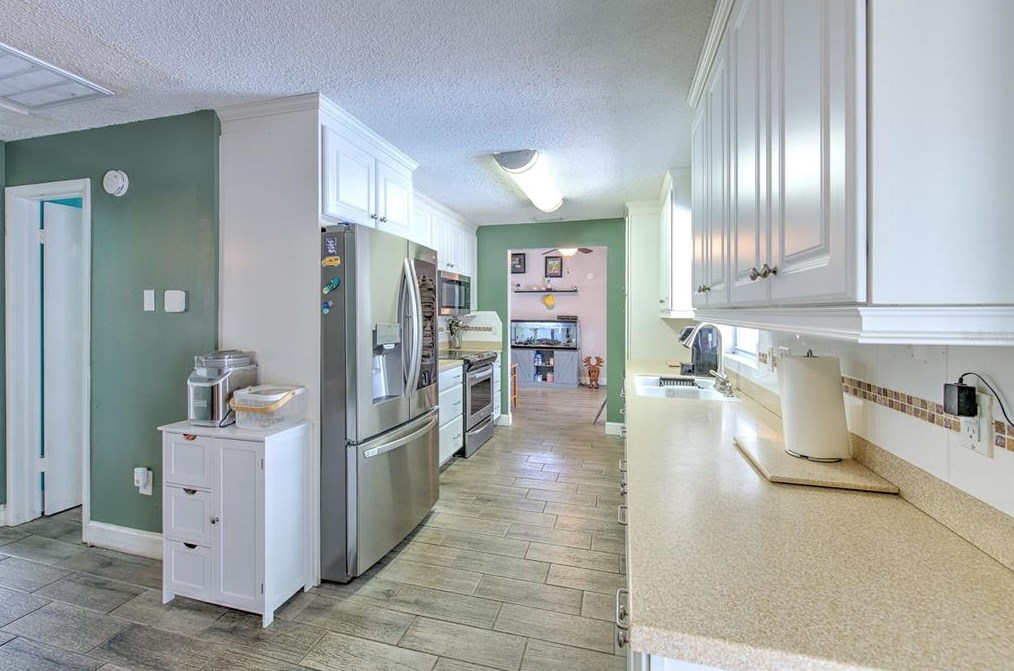 731 Climate Dr, Brandon FL 33511-6215 exterior