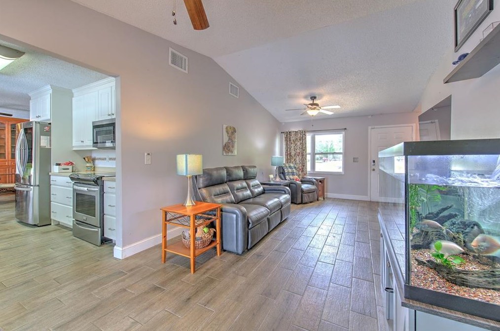 731 Climate Dr, Brandon FL 33511-6215 exterior