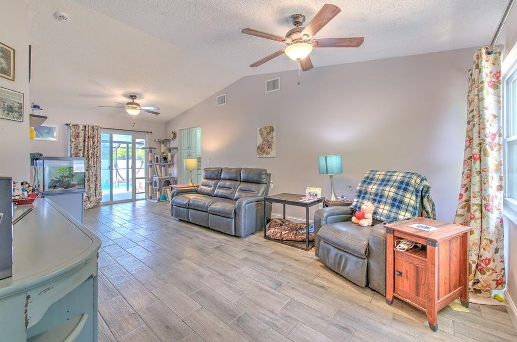 731 Climate Dr, Brandon FL 33511-6215 exterior