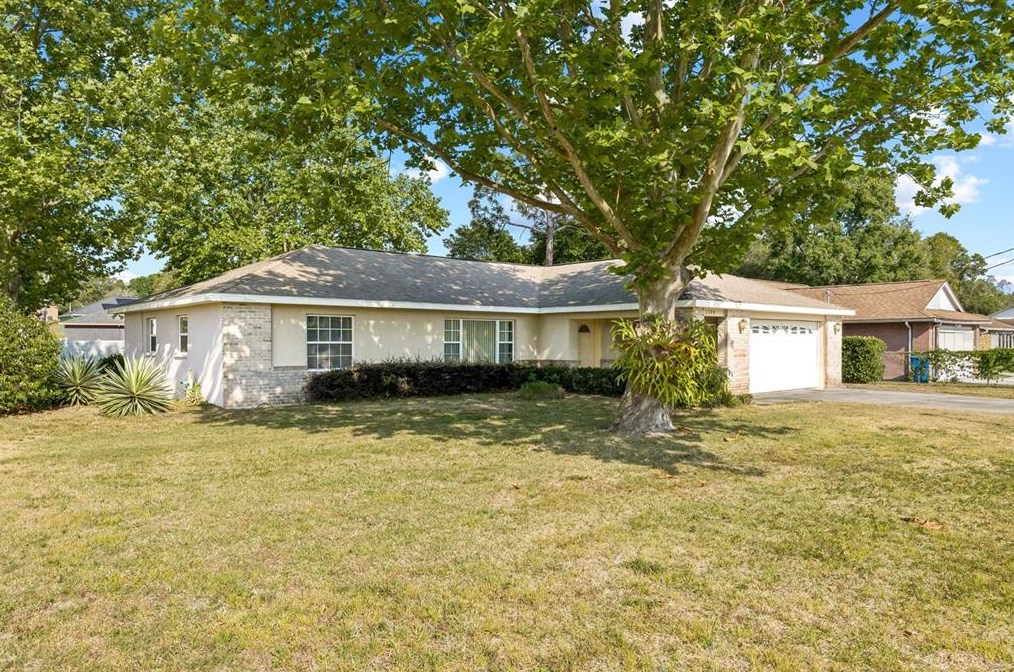2284 Champlain Ave, Brooksville, FL 34609-5139