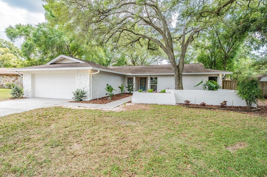 17807 Rivendel Rd, Lutz, FL 33549