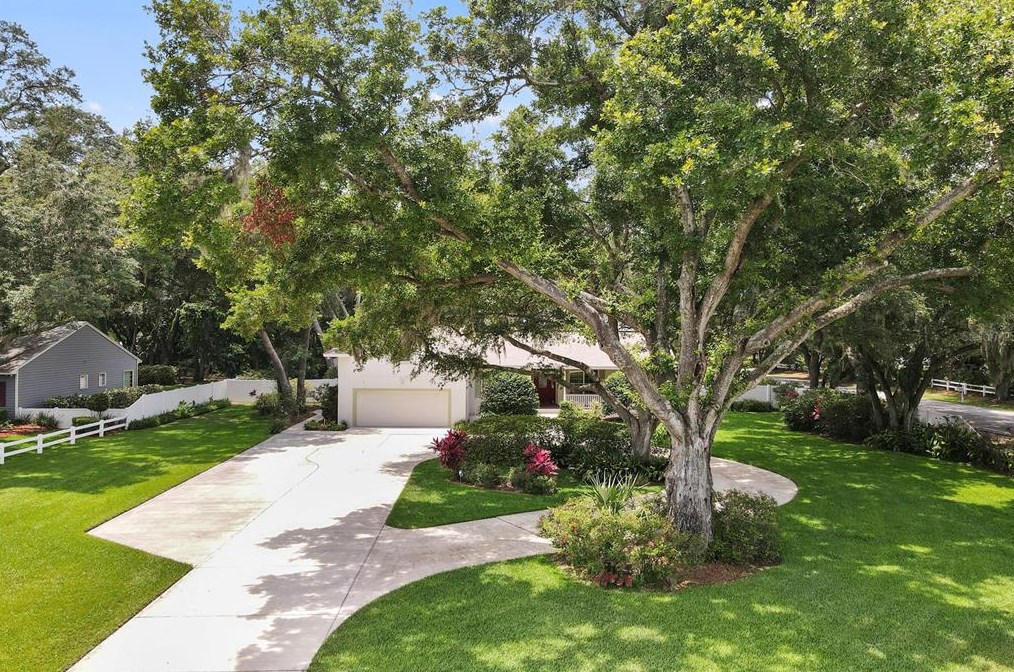 6207 Forestwood Dr, Lakeland FL 33811-2401 exterior