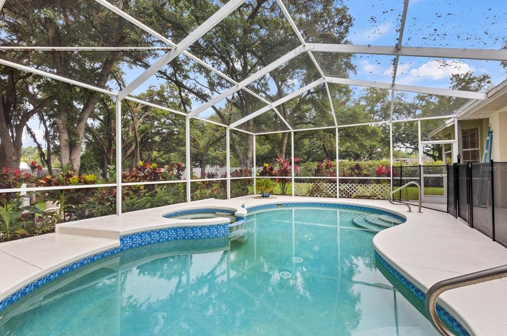 6207 Forestwood Dr, Lakeland FL 33811-2401 exterior