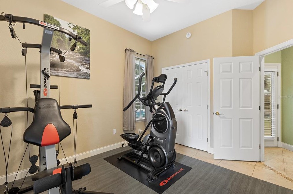 6207 Forestwood Dr, Lakeland FL 33811-2401 exterior