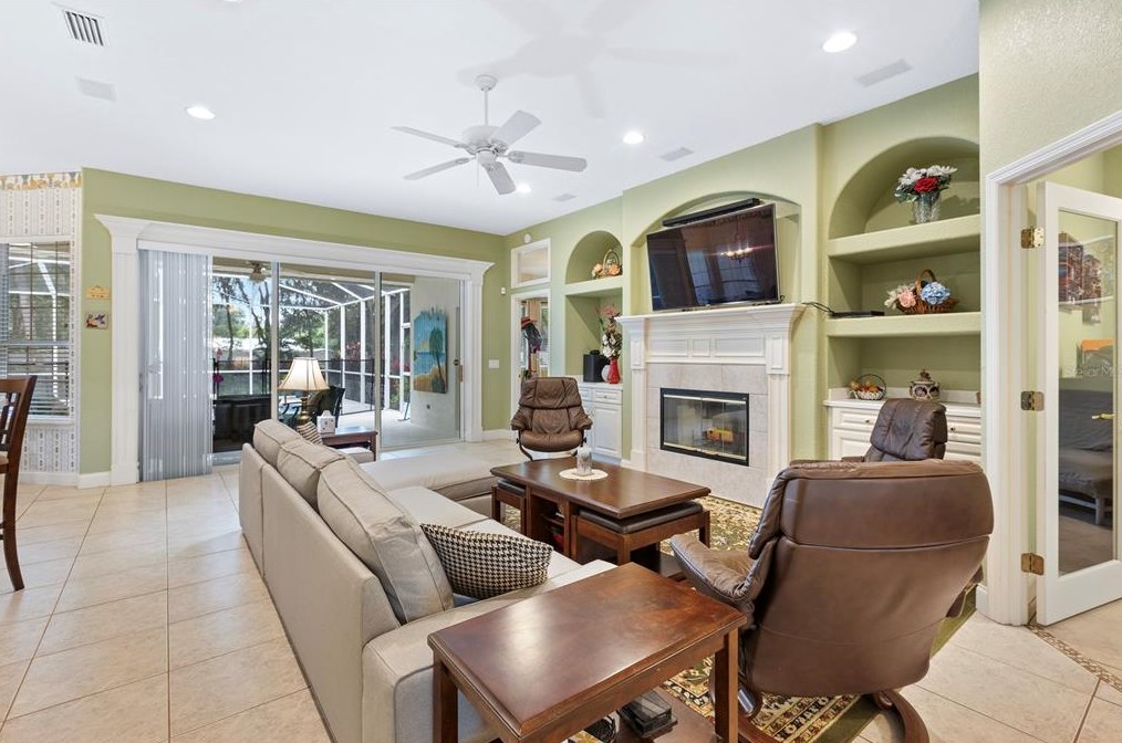 6207 Forestwood Dr, Lakeland FL 33811-2401 exterior