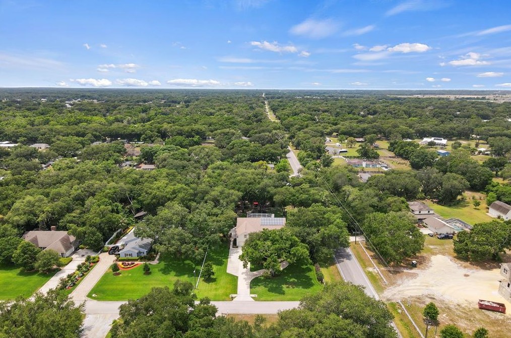 6207 Forestwood Dr, Lakeland FL 33811-2401 exterior