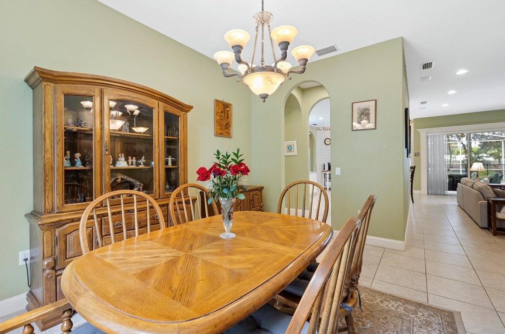 6207 Forestwood Dr, Lakeland FL 33811-2401 exterior