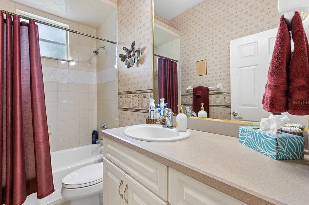 6207 Forestwood Dr, Lakeland FL 33811-2401 exterior