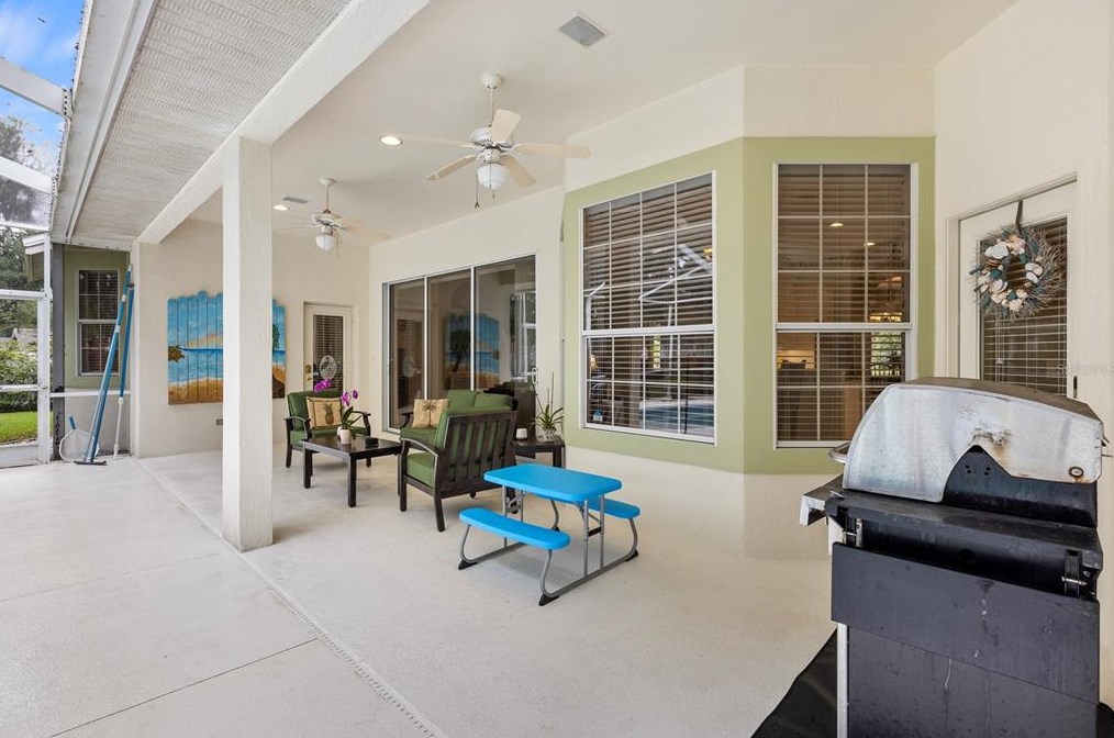 6207 Forestwood Dr, Lakeland FL 33811-2401 exterior