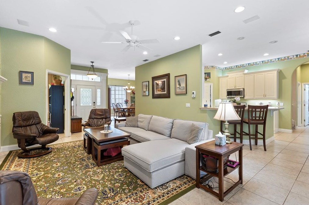 6207 Forestwood Dr, Lakeland FL 33811-2401 exterior