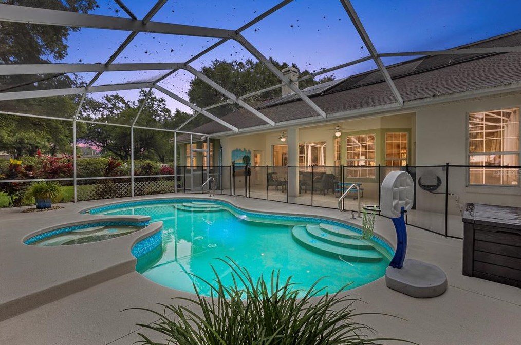 6207 Forestwood Dr, Lakeland FL 33811-2401 exterior