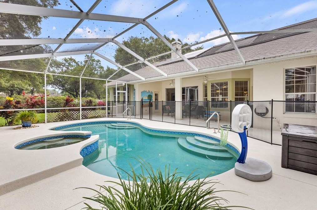 6207 Forestwood Dr, Lakeland FL 33811-2401 exterior