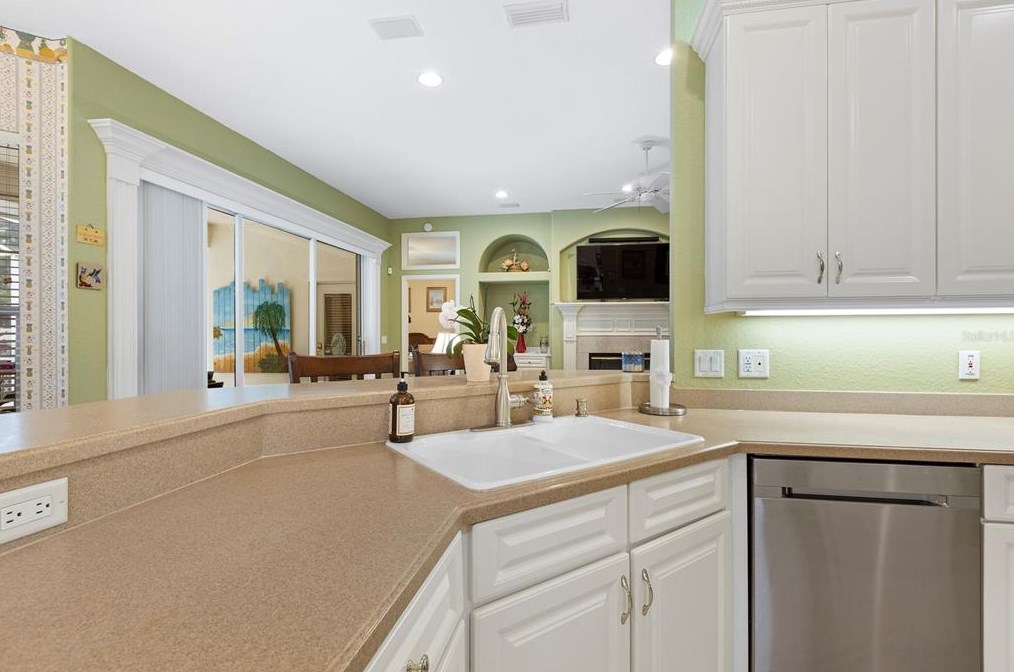 6207 Forestwood Dr, Lakeland FL 33811-2401 exterior