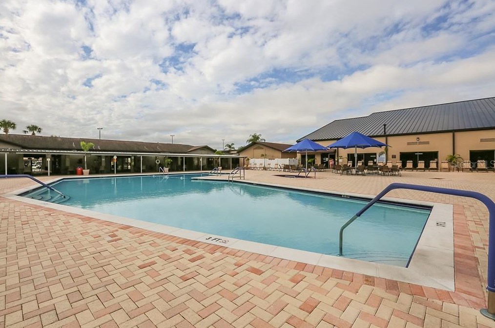 1023 Bluewater Dr, Ruskin FL  33573-6202 exterior