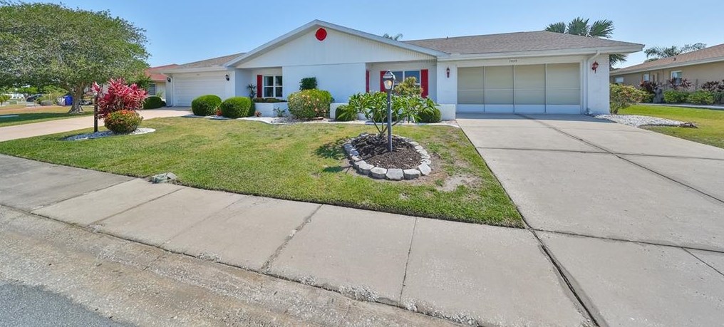 1023 Bluewater Dr, Ruskin FL  33573-6202 exterior