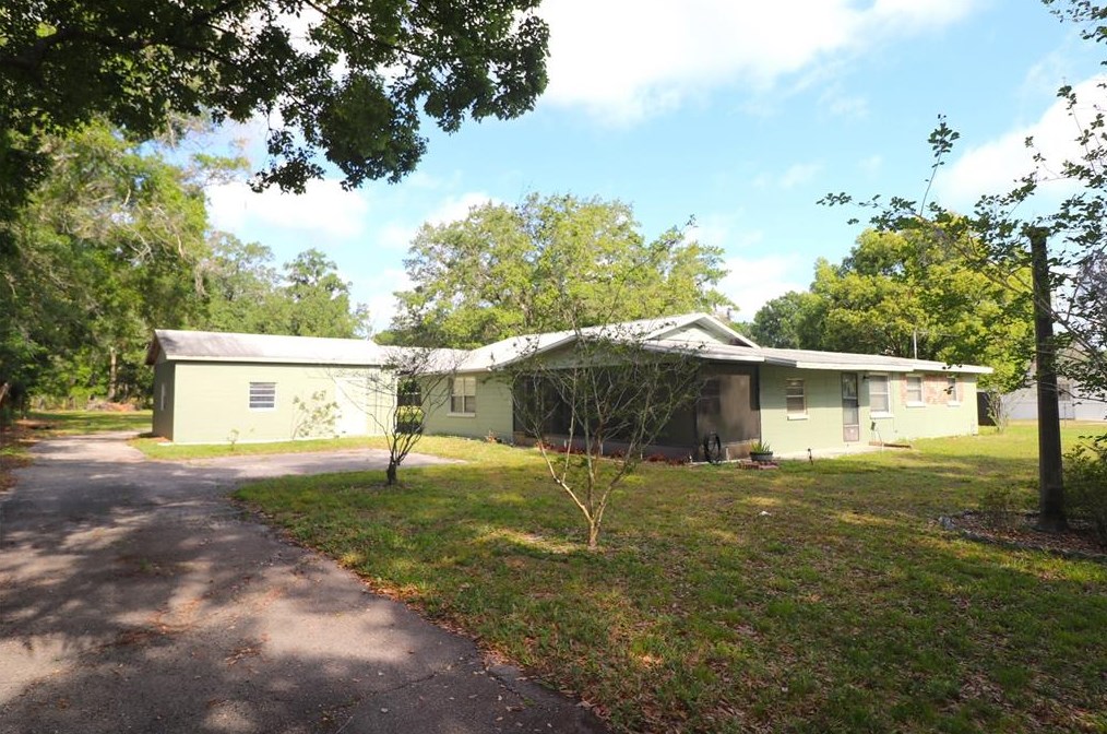 3409 Juanita Dr, Plant City, FL 33566-0323