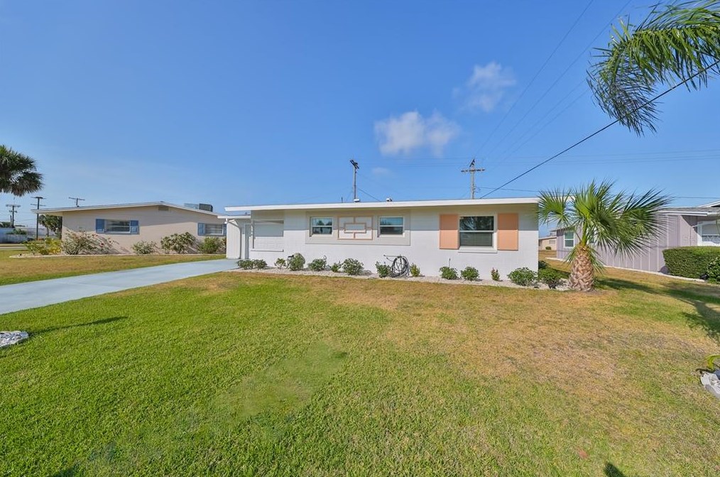 1104 Pebble Beach Blvd, Ruskin, FL 33573-5333