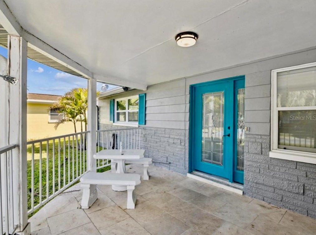 2036 Lyra Dr, Tarpon Springs, FL 34690-4439