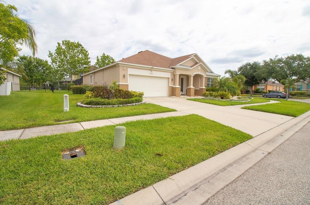 5232 Moon Shell Dr, Ruskin, FL 33572