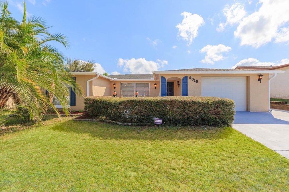 9016 Hunt Club Ln, Port Richey, FL 34668
