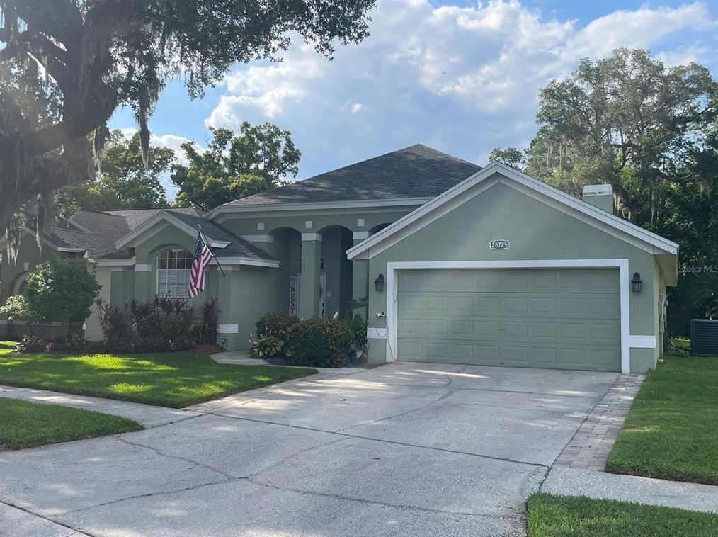 28725 Creekwood Dr, Zephyrhills, FL 33545-4326