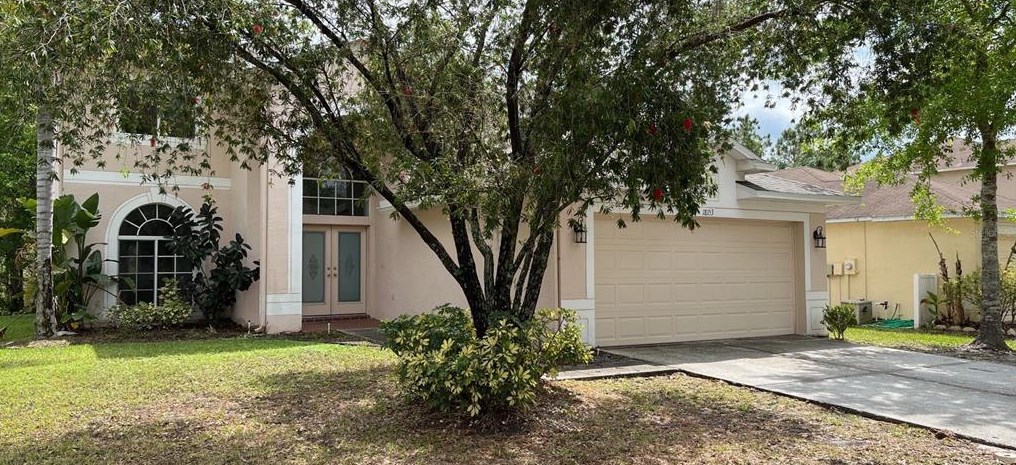 18153 Sandy Pointe Dr, Tampa, FL 33647