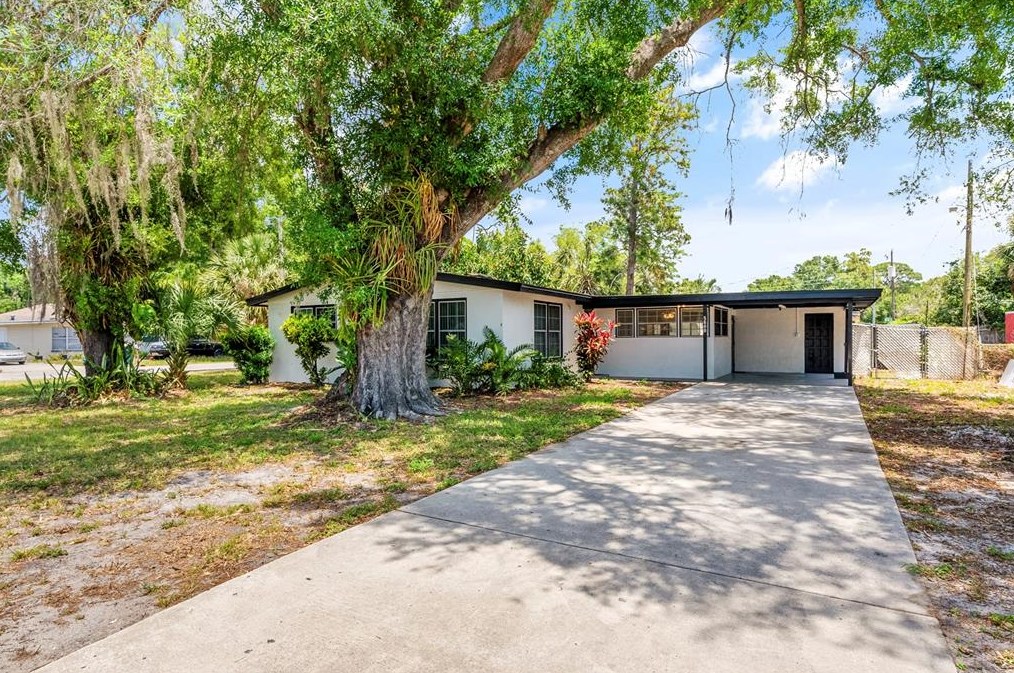 5609 12th St, Bradenton, FL 34203-6142
