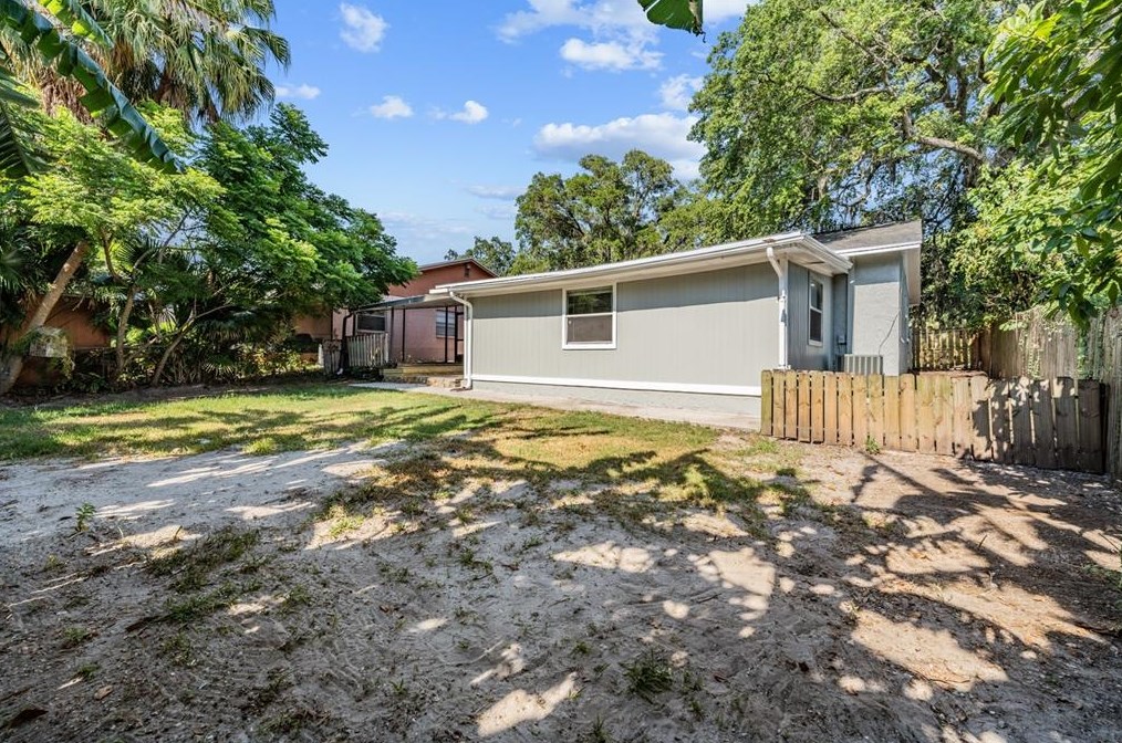 9616 Oklawaha Ave, Tampa FL  33617-4530 exterior