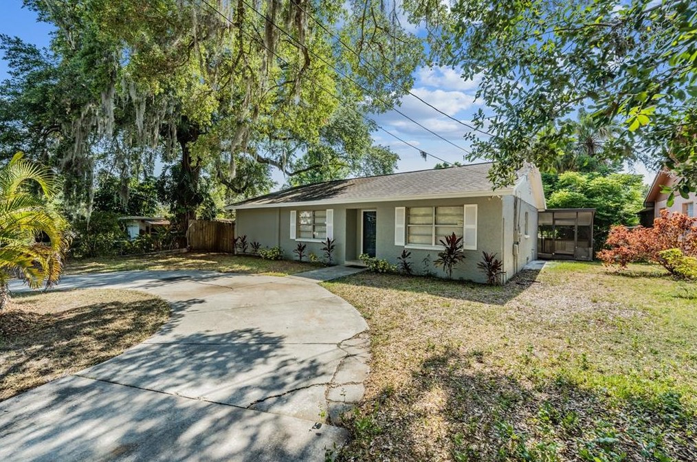 9616 1/2 N Oklawaha Ave, Tampa, FL 33617