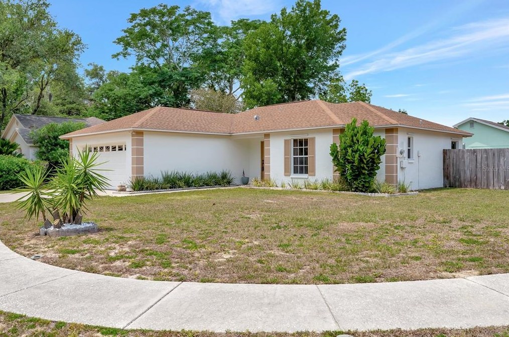 701 Chilt Dr, Brandon, FL 33510-2563