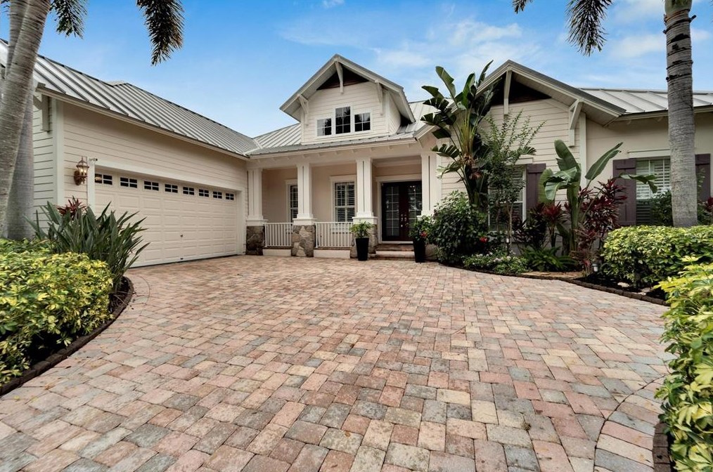 607 Manns Harbor Dr, Ruskin, FL 33572