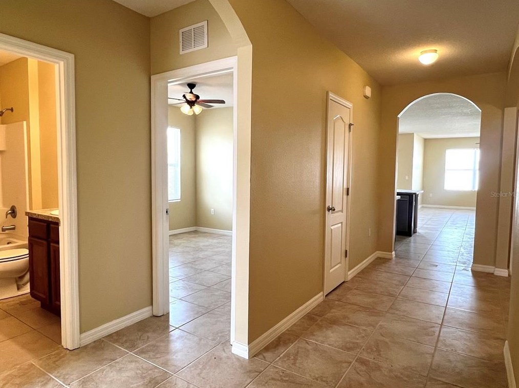 1077 Brenton Manor Dr, Winter Haven, FL 33881-2813