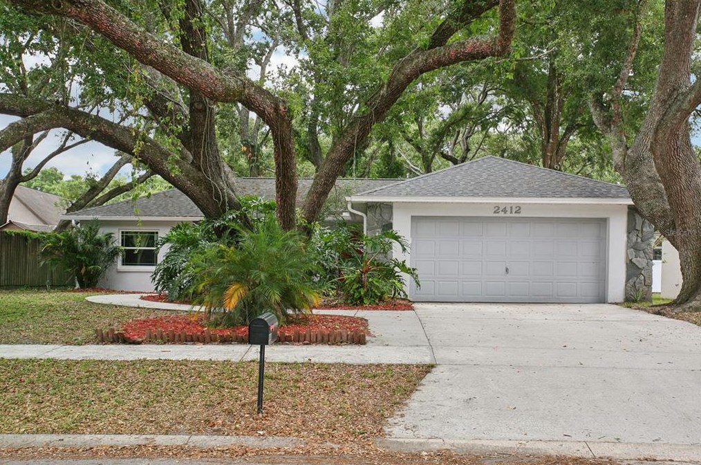 2412 Forrest Crest Cir, Lutz, FL 33549-3777