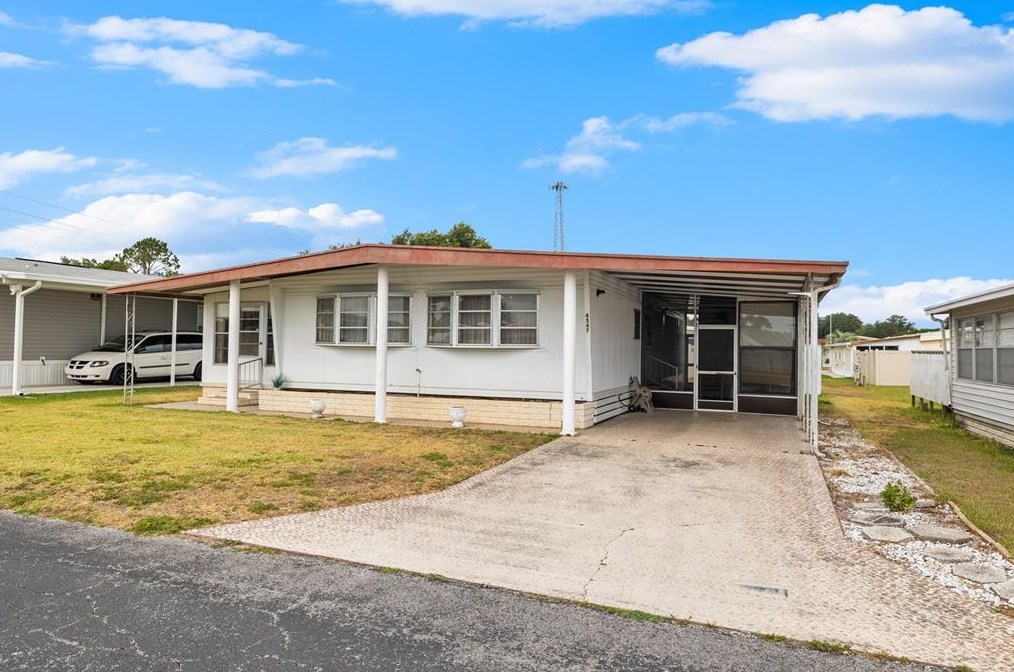 4547 Newcomb Ave, Zephyrhills, FL 33541-2155