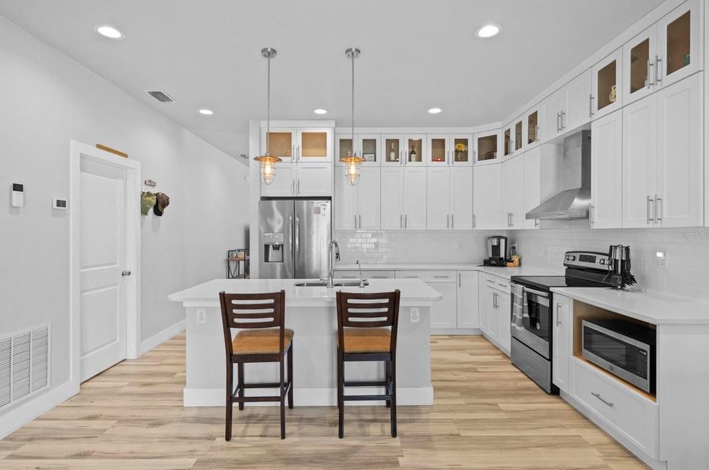 2502 18th Ave, Tampa FL 33619-2424 exterior