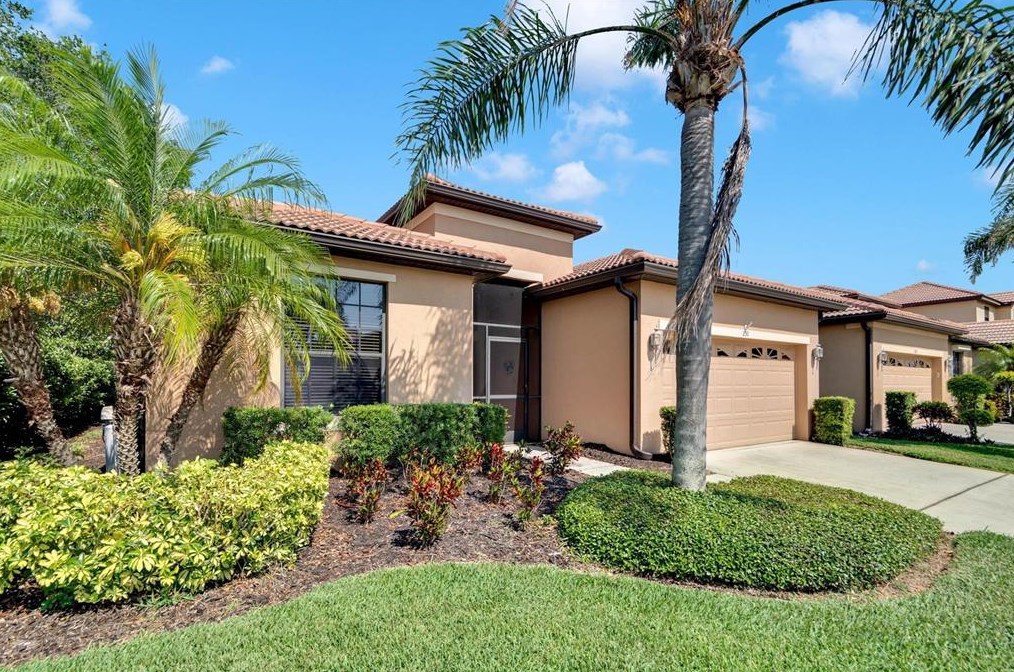 250 Silver Falls Dr, Ruskin, FL 33572