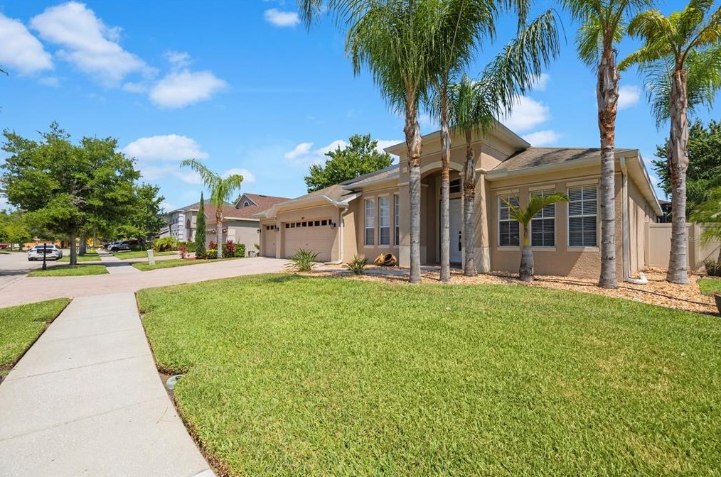 6935 Grn Heron Dr, Zephyrhills FL 33545-3894 exterior