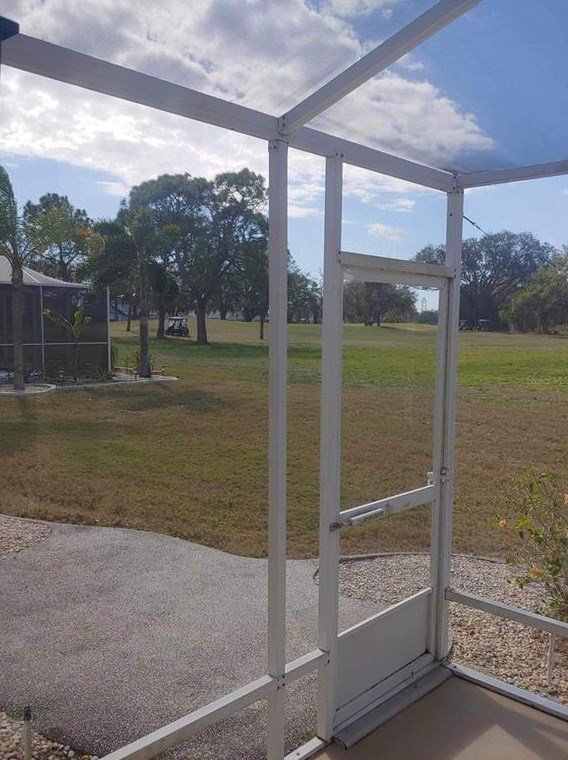 318 Caloosa Palms Ct, Ruskin FL 33573-6933 exterior