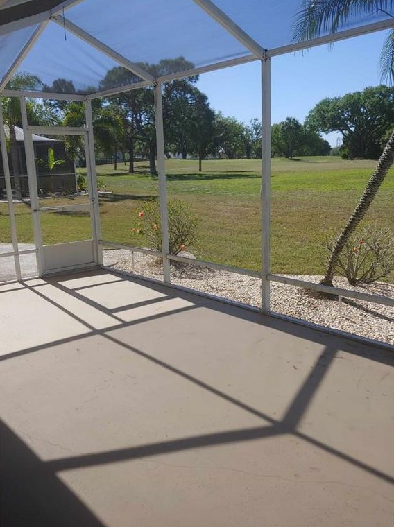 318 Caloosa Palms Ct, Ruskin FL 33573-6933 exterior