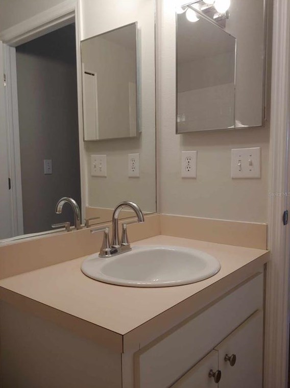 318 Caloosa Palms Ct, Ruskin FL 33573-6933 exterior